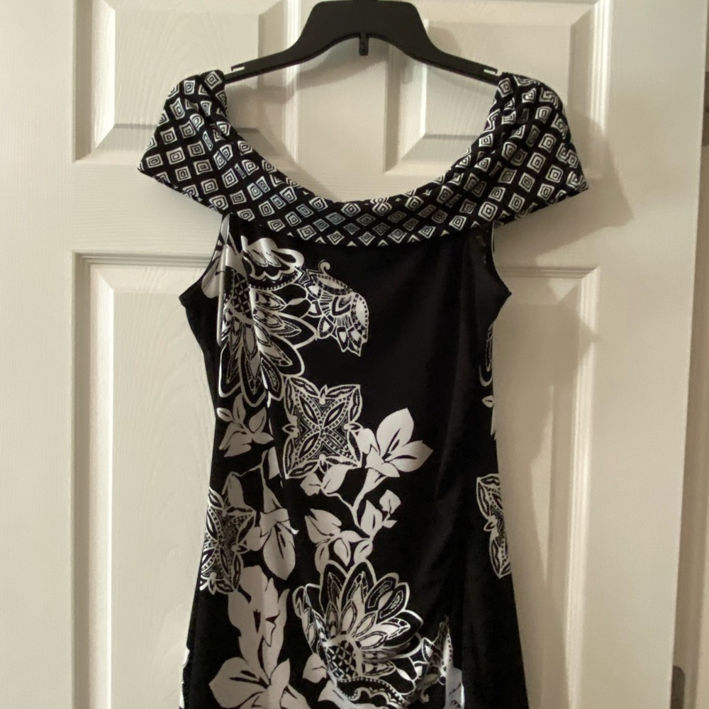 White House/Black Market tunic top